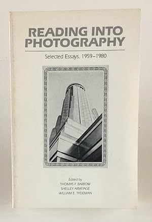 Bild des Verkufers fr Reading Into Photography: Selected Essays, 1959-1980 zum Verkauf von BBB-Internetbuchantiquariat