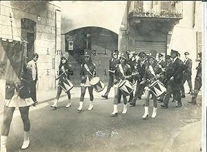 Fotografia originale, Casteggio la Banda Musicale e le majorettes 1975/80ca.