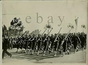 Fotografia originale, La Nazionale di Sci sfila ai Fori Imperiali (Roma) 1935ca.