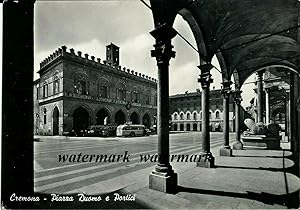 Cremona Piazza Duomo con stazionamento corriere, cartolina viaggiata 1954