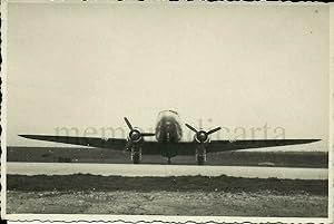 Foto originale, Aeroplano bimotore "Dakota" Aeroporto di Amendola/Foggia 1960ca.