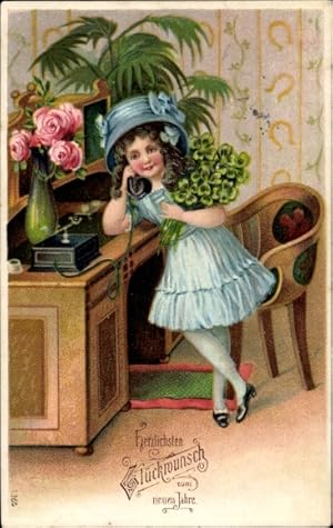 Präge Ansichtskarte / Postkarte Glückwunsch Geburtstag, Mädchen am Telefon, Kleeblätter, Rosen
