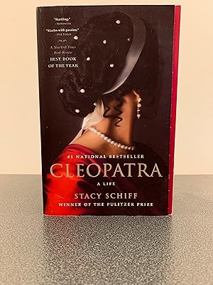 Immagine del venditore per Cleopatra: A Life [FIRST EDITION, FIRST PRINTING] venduto da Vero Beach Books