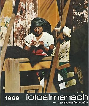 Bild des Verkufers fr Fotoalmanach 1969 - international. Ein Querschnitt durch das fotografische Schaffen in unserer Zeit. zum Verkauf von Lewitz Antiquariat