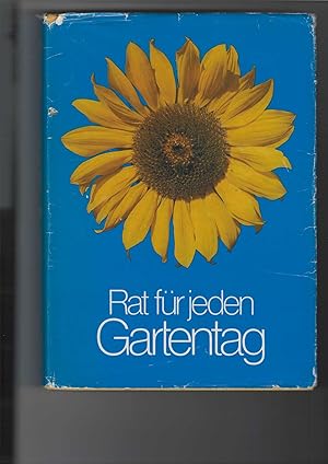 Bild des Verkufers fr Rat fr jeden Gartentag. Ein praktisches Handbuch fr den Gartenfreund. Der Klassiker mit der Sonnenblume. 2057 Ratschlge, zahlreiche Pflanzen- und Anbautabellen, 1167 Zeichnungen und 244 farbige Fotos. Zeichnungen von Hans Preue. zum Verkauf von Antiquariat Frank Dahms