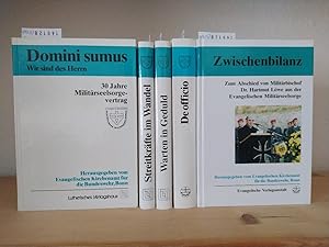 Bild des Verkufers fr Konvolut von 5 Bnden herausgegeben vom Evangelischen Kirchenamt fr die Bundeswehr. - Band 1: Domini sumus. Wir sind des Herrn. 30 Jahre Militrseelsorgevertrag. - Band 2: Streitkrfte im Wandel. Soldat - Schutzmann fr den Frieden. - Band 3: Warten in Geduld. Momentaufnahmen. - Band 4: De officio. Zu den ethischen Herausforderungen des Offizierberufs. - Band 5: Zwischenbilanz. Zum Abschied von Militrbischof Dr. Hartmut Lwe aus der Evangelischen Militrseelsorge. zum Verkauf von Antiquariat Kretzer