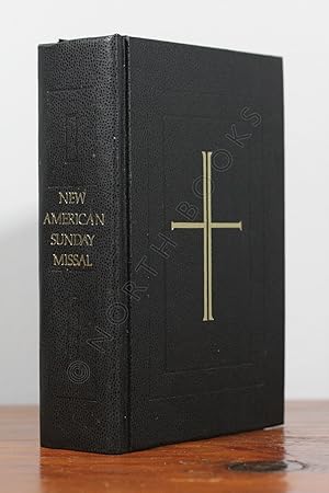 Imagen del vendedor de The New American Sunday Missal [with original box and liturgical calendar] a la venta por North Books: Used & Rare