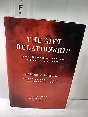 Bild des Verkufers fr The Gift Relationship: From Human Blood to Social Policy zum Verkauf von Fleur Fine Books