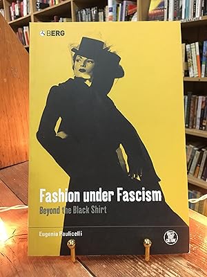 Imagen del vendedor de Fashion under Fascism: Beyond the Black Shirt (Dress, Body, Culture, 5) a la venta por Encore Books