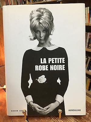 Seller image for PETITE ROBE NOIRE (MEMOIRES) (French Edition) for sale by Encore Books