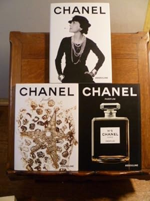 Imagen del vendedor de Chanel. Coffret 3 volumes : Mmoire du parfum - Mmoire de la joaillerie - Mmoire de la mode. a la venta por Librairie L'Abac / Gimmic SRL