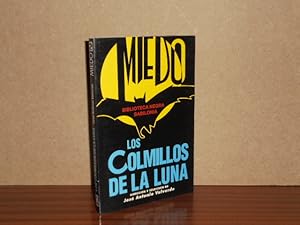 Imagen del vendedor de LOS COLMILLOS DE LA LUNA a la venta por Libros del Reino Secreto