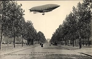 Ansichtskarte / Postkarte Neuilly sur Seine, Le Dirigeable Militaire Republique, Pionniers de l'a...