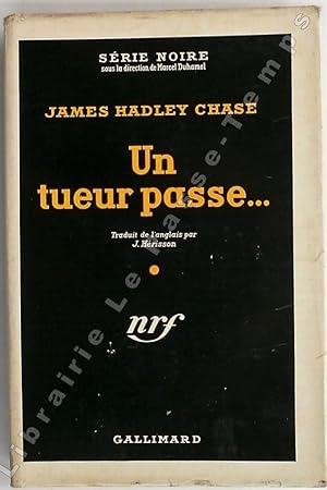 Seller image for Collection Srie Noire - N 165 - UN TUEUR PASSE. (I'll bury me dead, 1953). Traduit de l'anglais par J. Hrisson. for sale by Jean-Paul TIVILLIER