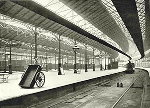 Immagine del venditore per Euston Station - General view of the Platforms venduto da Antiqua Print Gallery