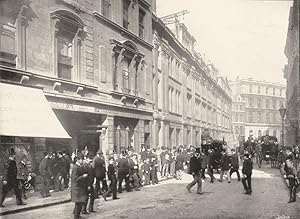 Imagen del vendedor de Old Broad Street. - At the entrance to the Stock exchange a la venta por Antiqua Print Gallery
