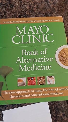 Immagine del venditore per Mayo Clinic Book of Alternative Medicine: The New Approach to Using the Best of Natural Therapies and Conventional Medicine venduto da Darby Jones