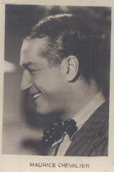 Seller image for Maurice Chevalier. Photographie de la collection des bonbons et chocolats Loriot. Collection Cinma "Mes vedettes". Srie H. N 16. Vers 1930. for sale by Librairie Et Ctera (et caetera) - Sophie Rosire