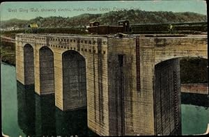 Bild des Verkufers fr Ansichtskarte / Postkarte Panamakanal Panama, West Wing Wall, Showing electric mules, Gatun Locks zum Verkauf von akpool GmbH