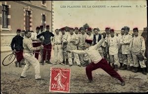 Ansichtskarte / Postkarte Les Plaisirs de la Caserne, Assaut d'Armes, französische Soldaten beim ...