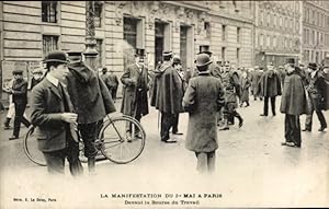 Ansichtskarte / Postkarte La Manifestation du 1er Mai a Paris, Devant la Bourse du Travail