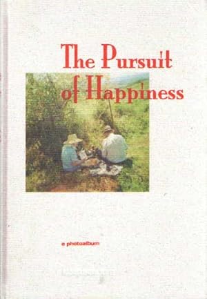 Imagen del vendedor de The Pursuit of Happiness. A Photoalbum a la venta por Bij tij en ontij ...