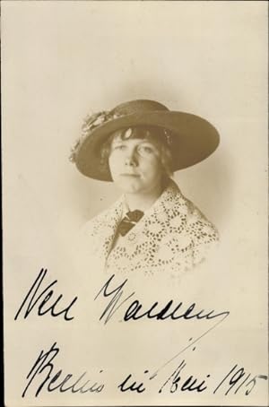 Bild des Verkufers fr Foto Ansichtskarte / Postkarte Portrait einer Frau mit Hut, Berlin 1915 zum Verkauf von akpool GmbH