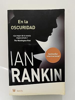 Imagen del vendedor de En la oscuridad a la venta por Nk Libros