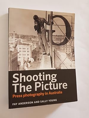 Bild des Verkufers fr Shooting The Picture : Press Photography in Australia zum Verkauf von masted books