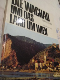 Bild des Verkufers fr Die Wachau und das Land um Wien 8o Fotos, davon 40 in Farbe von Robert Lbl zum Verkauf von Alte Bcherwelt