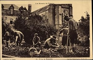 Ansichtskarte / Postkarte Les Scouts de France, au Monastere, Pfadfinder bei der Gartenarbeit