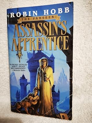 Bild des Verkufers fr Assassin's Apprentice (The Farseer Trilogy, Book 1) zum Verkauf von JMCbooksonline
