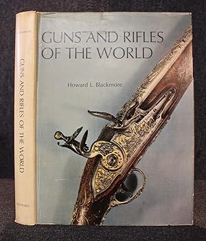 Immagine del venditore per Guns and Rifles of the World venduto da Trumpington Fine Books Limited