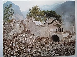 Imagen del vendedor de Edward Burtynsky Before the Flood Charles Cowles Gallery 2004 Exhibition invite postcard a la venta por ANARTIST