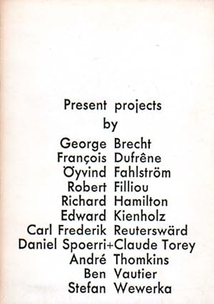 Imagen del vendedor de Present Projects / Aktuella arbeten. By / av Brecht, Dufrene, Fahlstrm, Filliou, Hamilton, Kienholz, Reuterswrd, Spoerri + Torey, Thomkins, Vautier, Wewerka. a la venta por Antiquariat Querido - Frank Hermann