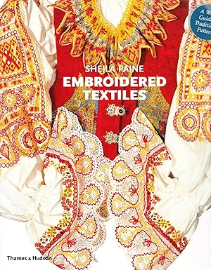 Image du vendeur pour Embroidered Textiles: A World Guide to Traditional Patterns mis en vente par Ironwood Books