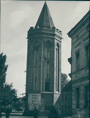 Foto Brandenburg an der Havel, Mühlendamm Tor, Kampf um den Weltfrieden, DDR, 1952 - Foto: Hans J...