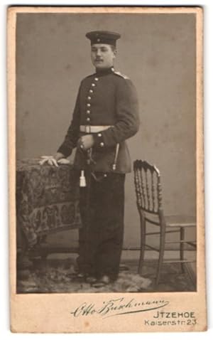 Bild des Verkufers fr Fotografie Otto Buschmann, Itzehoe, Kaiserstr. 23, Soldat in Uniform Feld-Art.-Rgt. 9 zum Verkauf von Bartko-Reher