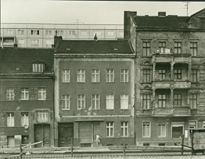 Foto Berlin Lichtenberg Alt Friedrichsfelde, Straße der Befreiung Nord 90/91, alte Gebäude, Neubau