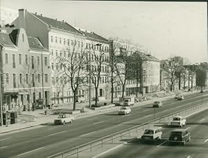 Foto Berlin Lichtenberg Alt Friedrichsfelde, Straße der Befreiung Nord 105-, alte Gebäude, Autos