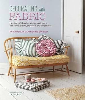 Bild des Verkufers fr Decorating with Fabric : Hundreds of Ideas for Window Treatments, Bed Linens, Pillows, Slipcovers and Lampshades zum Verkauf von AHA-BUCH GmbH