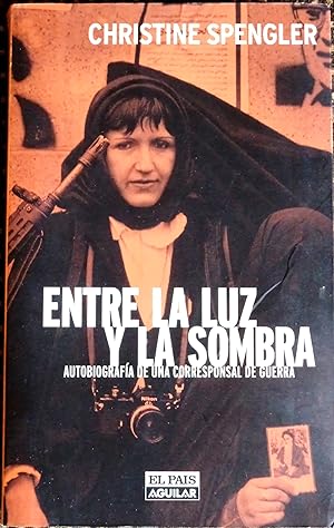 Entre La Luz Y La Sombra: Autobiografia De Una Corresponsal De Guerra
