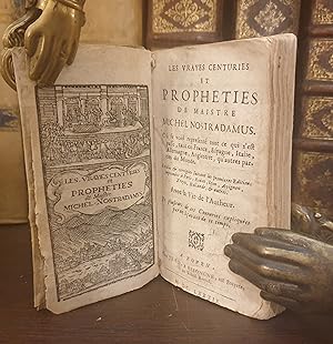 Imagen del vendedor de Les vrayes centuries et prophties de maistre Michel Nostradamus. a la venta por Libreria Antiquaria Dentis (ALAI - ILAB)