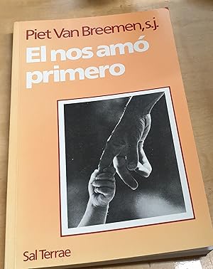 Imagen del vendedor de l nos am primero. Traduccin Jos Alonso a la venta por Outlet Ex Libris