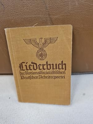 Liederbuch der Nationalsozialistischen Deutschen Arbeiterpartei. In Zusammenarbeit mit den Gliede...