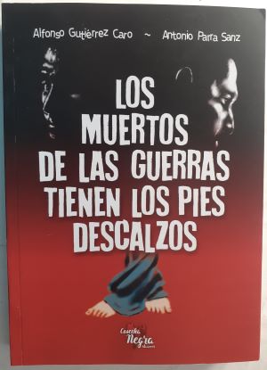 Seller image for Los muertos de las guerras tienen los pies descalzos for sale by Librera Ofisierra