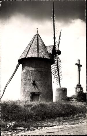 Image du vendeur pour Ansichtskarte / Postkarte Les Herbiers Vende, Le Moulin des Alouettes et le Calvaire mis en vente par akpool GmbH