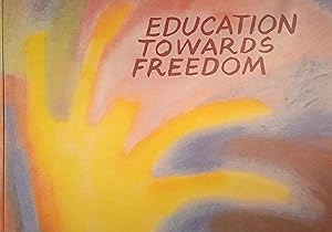 Immagine del venditore per Education towards freedom : Rudolf Steiner education ; a survey of the work of Waldorf schools throughout the world. Text: Frans Carlgren. Pref.: Rudolf Grosse and Alan Howard. Engl. ed.: Joan and Siegfried Rudel venduto da Logo Books Buch-Antiquariat