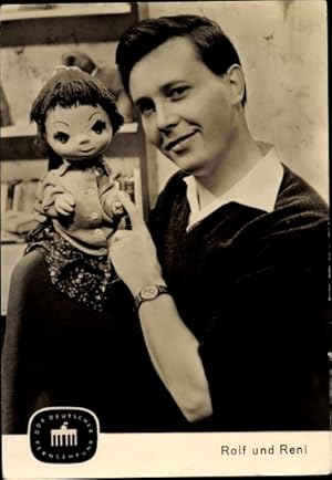 Bild des Verkufers fr Ansichtskarte / Postkarte Schauspieler Wolfgang Hbner, Rolf und Reni, Handpuppe, DDR Deutscher Fernsehfunk zum Verkauf von akpool GmbH