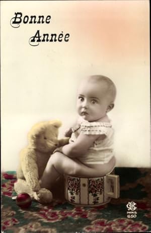 Ansichtskarte / Postkarte Glückwunsch Neujahr, Baby auf dem Töpfchen sitzend mit Teddy, Nachttopf